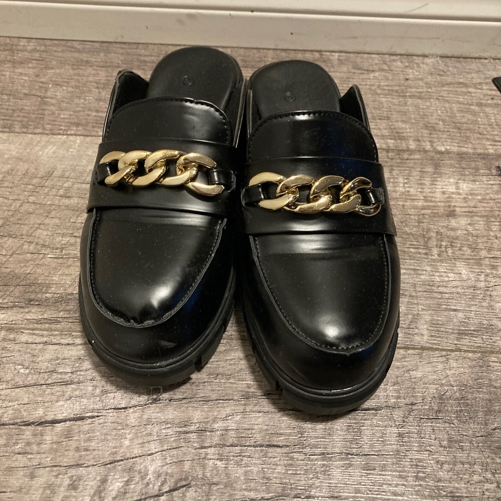Ardene’s chunky sole loafer style slip ons size 6